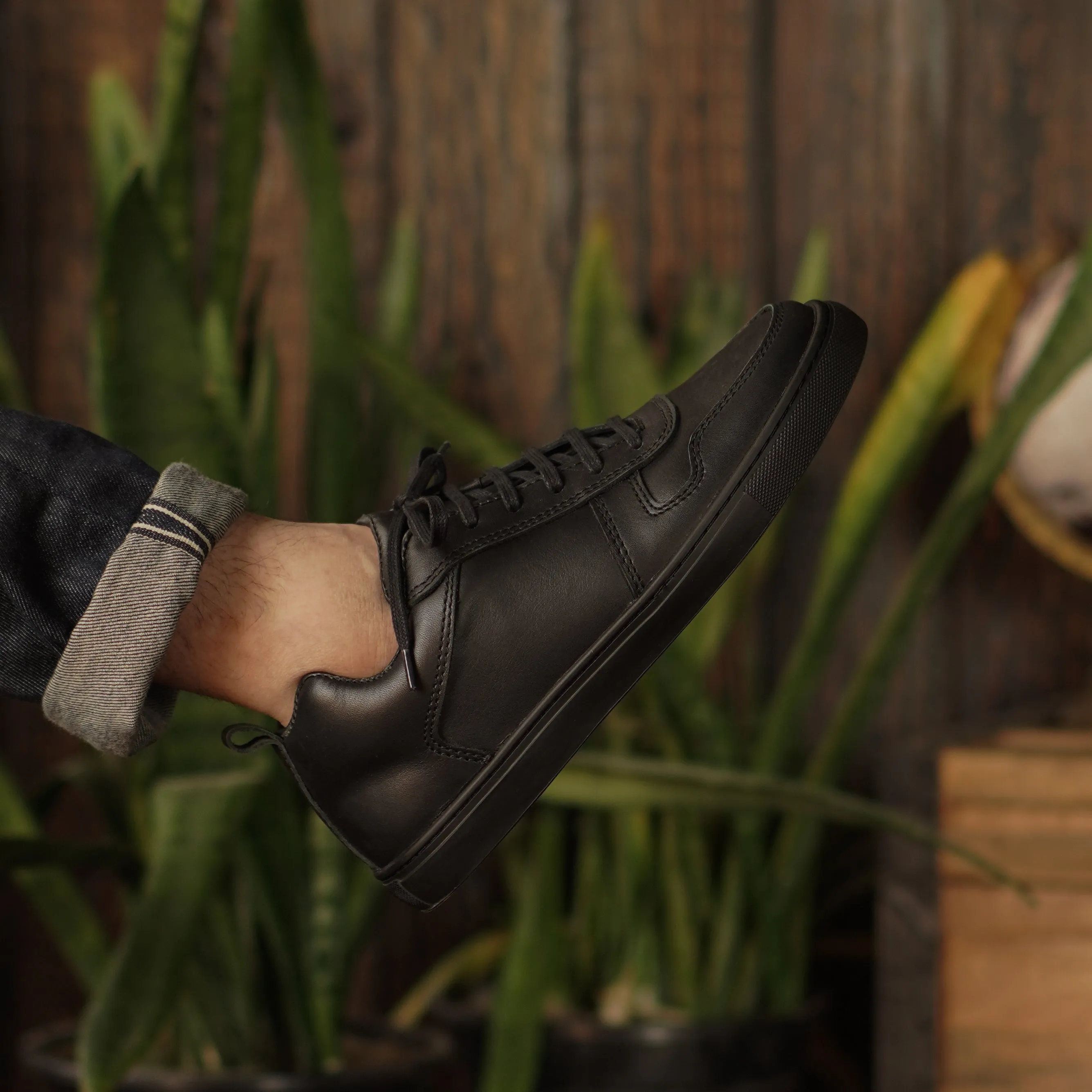 Brooklyn Low Top Sneakers (Raven Black)
