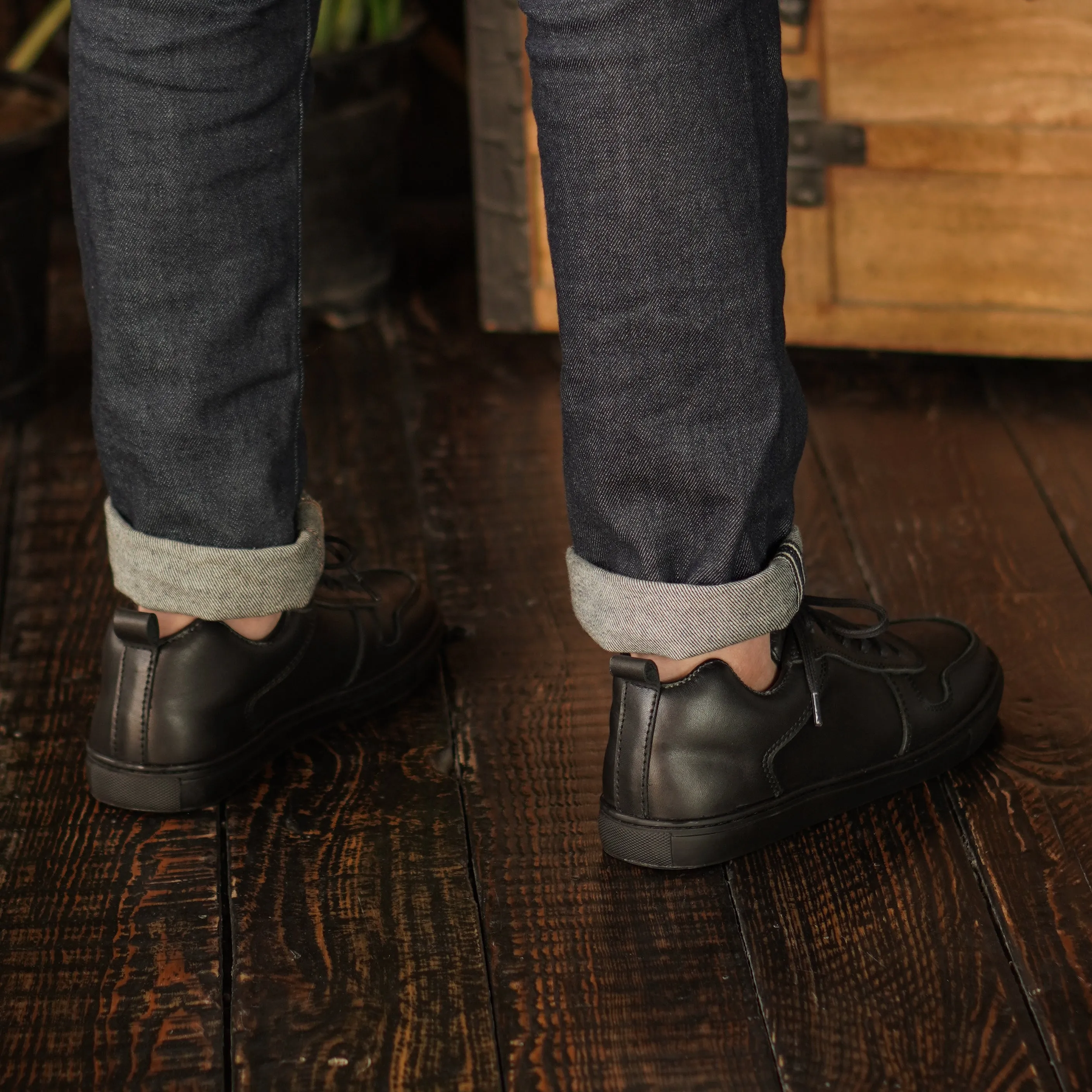 Brooklyn Low Top Sneakers (Raven Black)