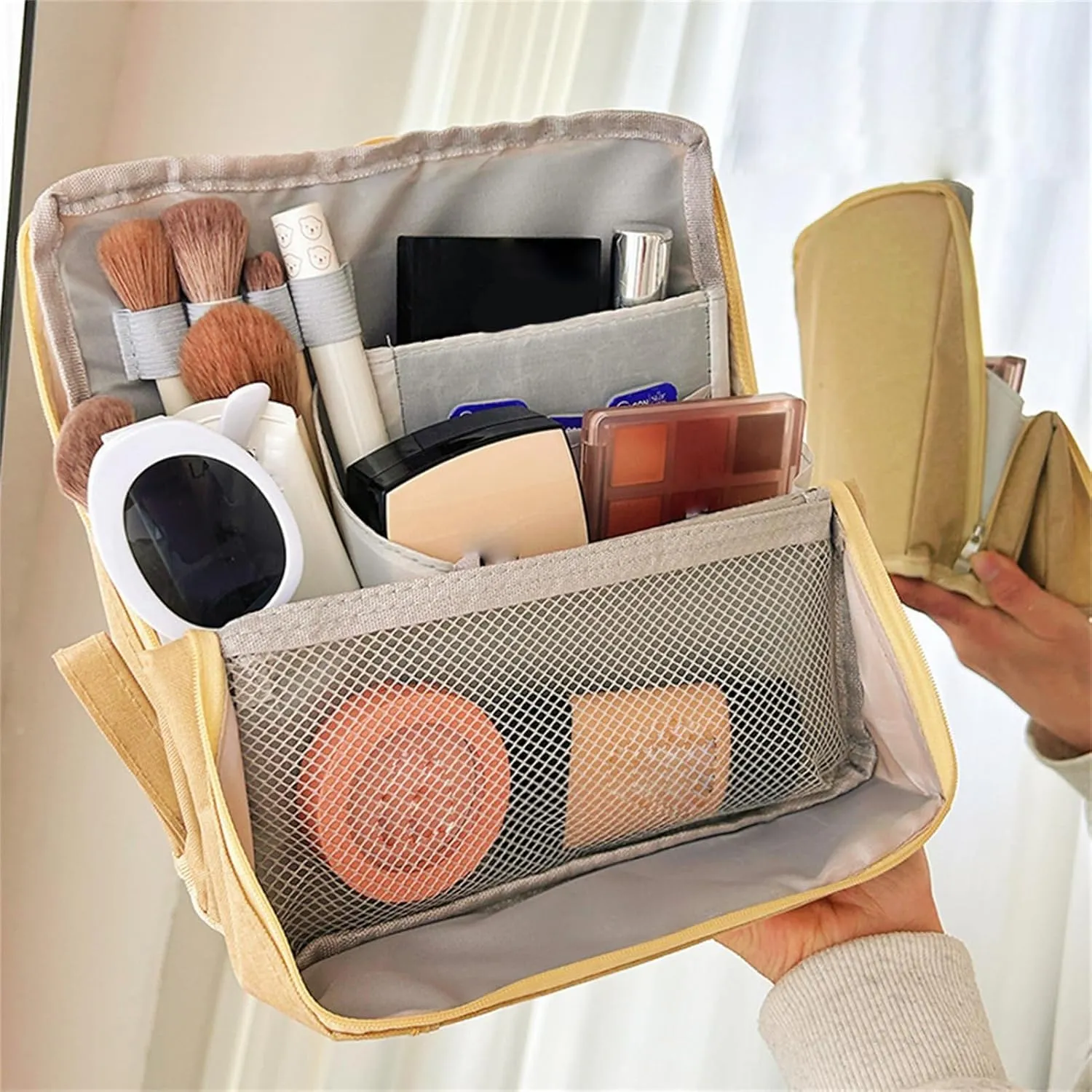 Doresty Makeup Bag, Standing Makeup Bag, Portable Large Capacity, Stand Up Make Up Bag with Mirror, Waterproof Oxford Cloth Cosmetic Organizer with Compartments, for Women & Girls (Beige)
