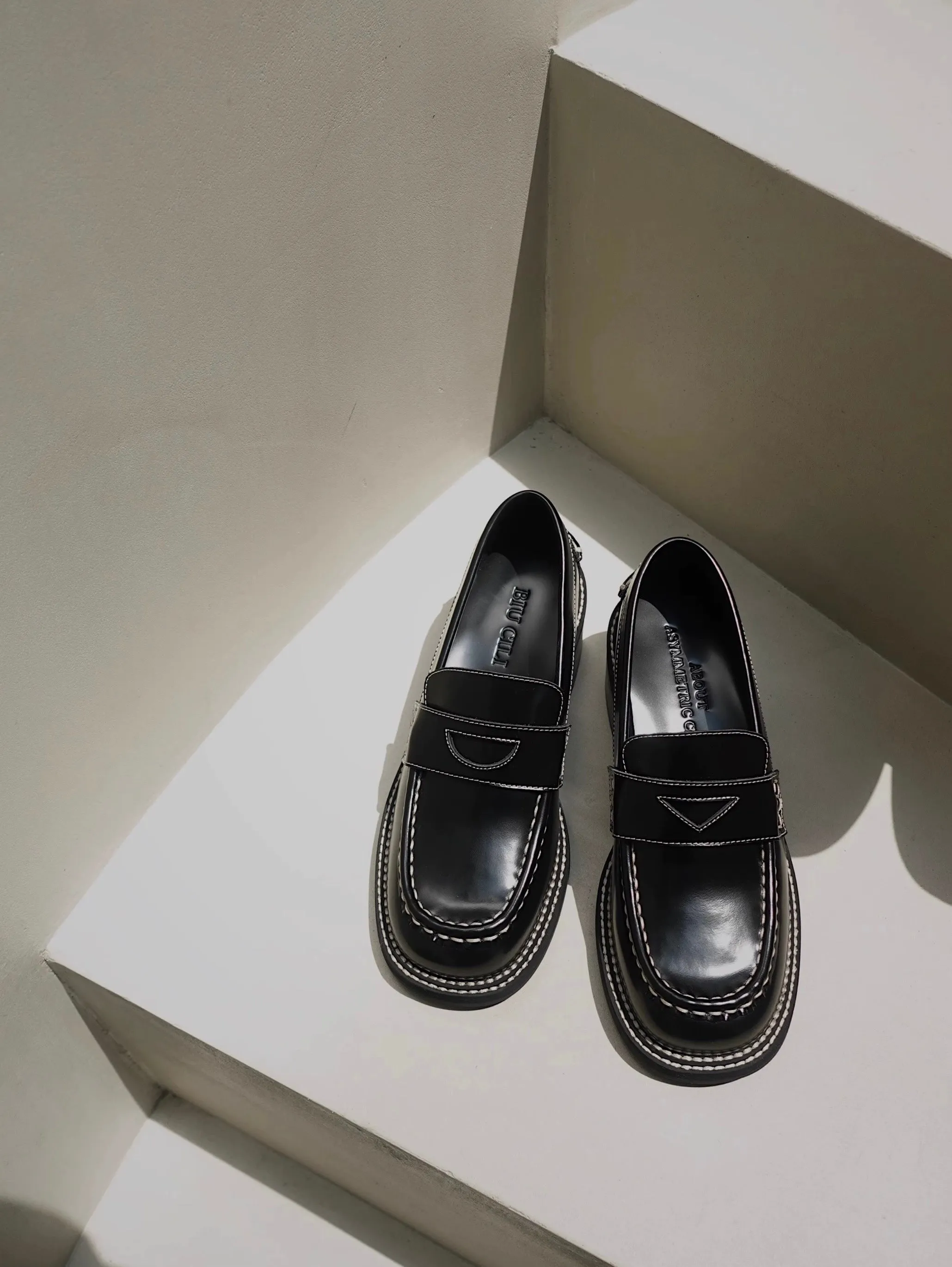 Gentlewoman 3.0 Women's Asymmetric Leather Loafer in Black
