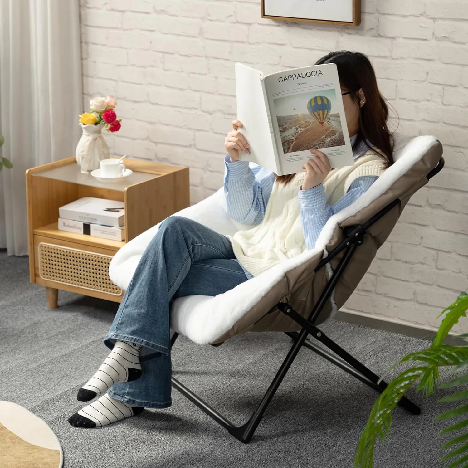 HollyHOME X-Large Saucer Chair, Comfy Oversized Folding Chair, Faux-Fur Reading Chair for Teens, Adults, Foldable Accent Lazy Chair, Metal Frame Lounge Chair for Living Room, Bedroom, Dorm, White