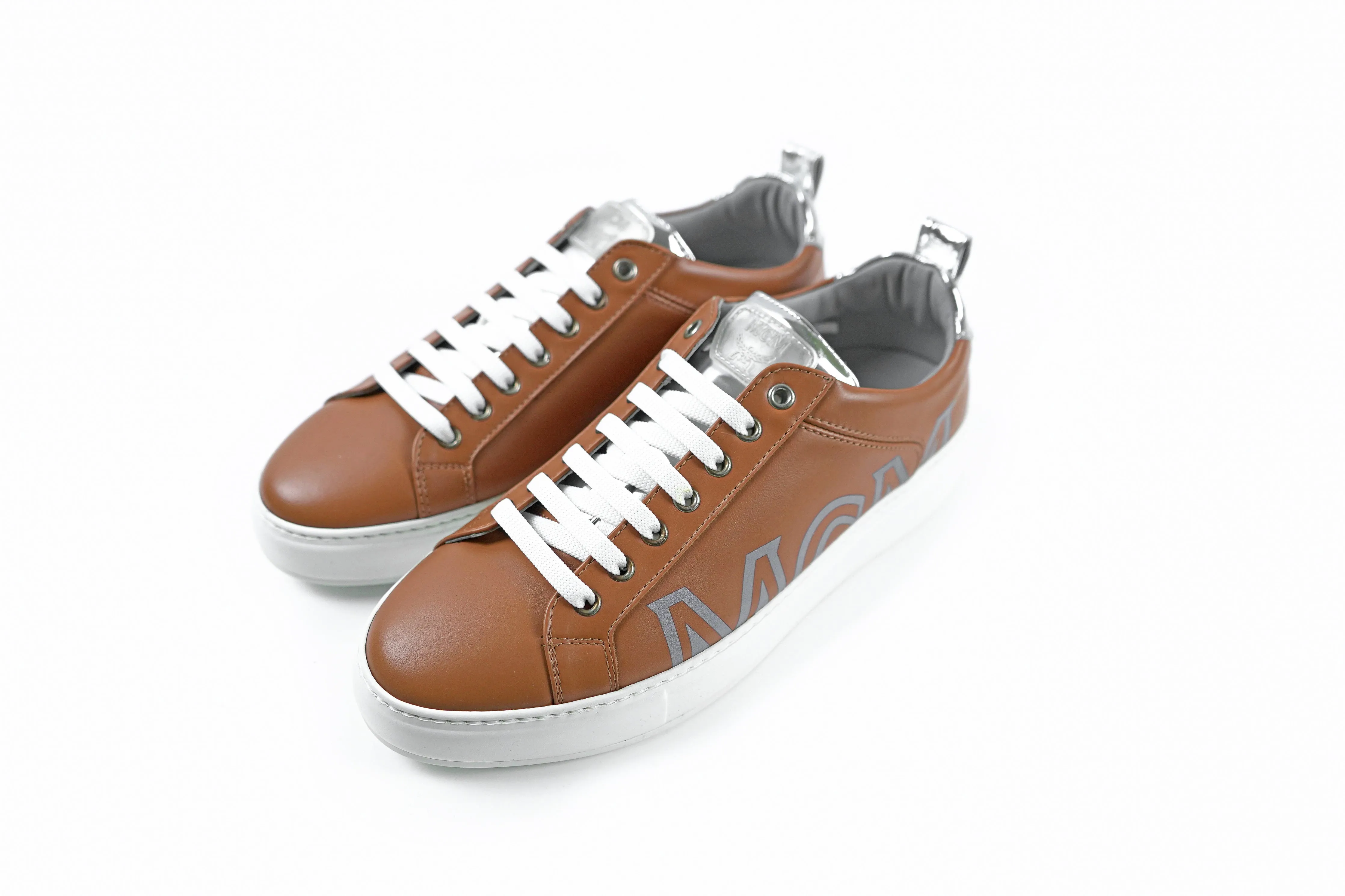 Lo Sneakers