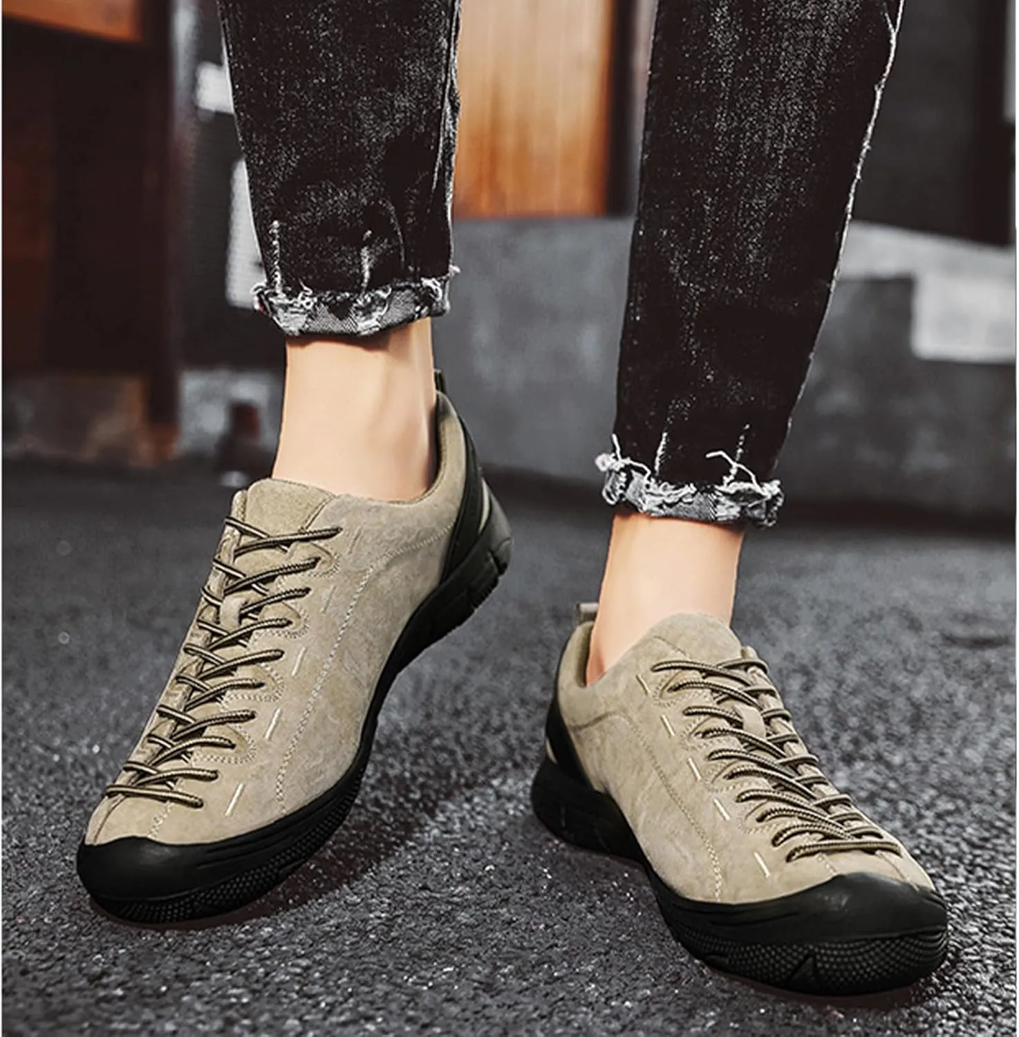 Men's Outdoor Suede Leather Lace Up Trekking Tactical Sneakers Casual Comfortable Anti-Collision wear-Resistant Low Top Hiking Sneakers Walking Work Shoes with Arch Support