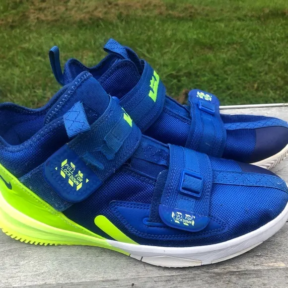 Nike Boys Lebrun Soldier XIII AR7586-400,Size 7 y, Blue/Green Basketball Sneaker