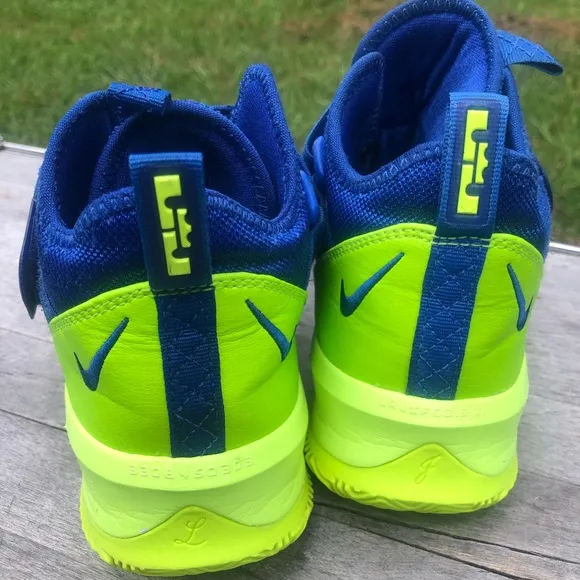 Nike Boys Lebrun Soldier XIII AR7586-400,Size 7 y, Blue/Green Basketball Sneaker