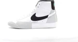Nike Kids' Blazer Mid '77 SE Sneaker