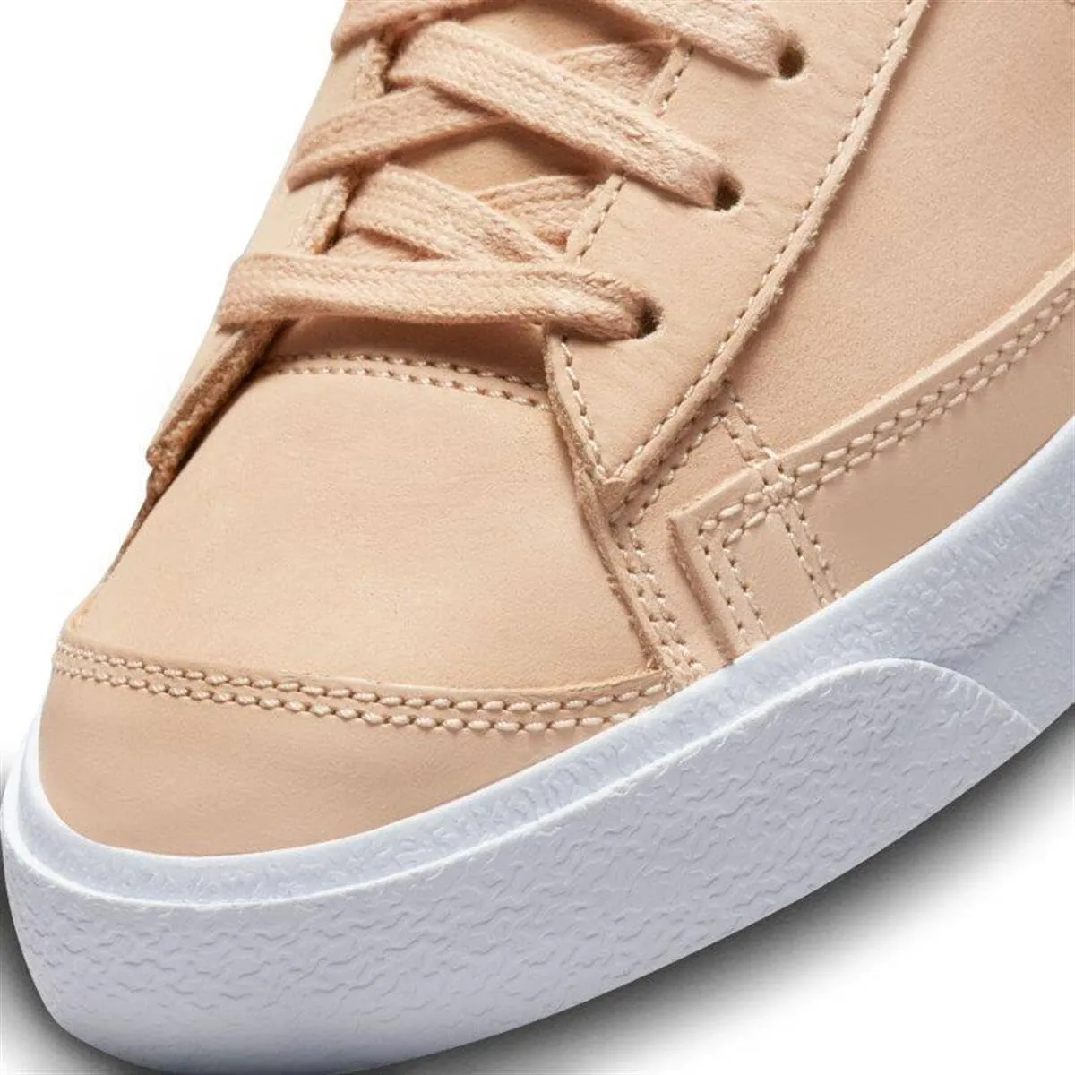 Nike Women's Sneaker, Medium