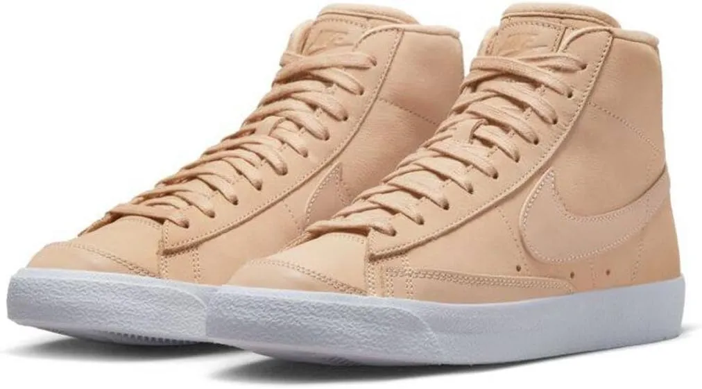 Nike Women's Sneaker, Medium
