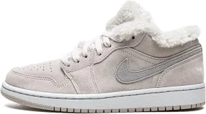 NIKE Women's Sneaker